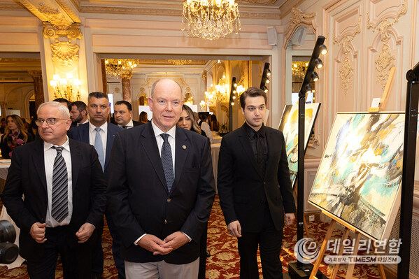 On photo from right to left Armen Pogossian Owner Cigaronne and Newline Brands Global LLC, H.S.H. Prince Albert II of Monaco, Gurgen Harutyunyan Cigarone CEO On photo from right to left Armen Pogossian Owner Cigaronne and Newline Brands Global LLC, H.S.H. Prince Albert II of Monaco, Gurgen Harutyunyan Cigarone CEO