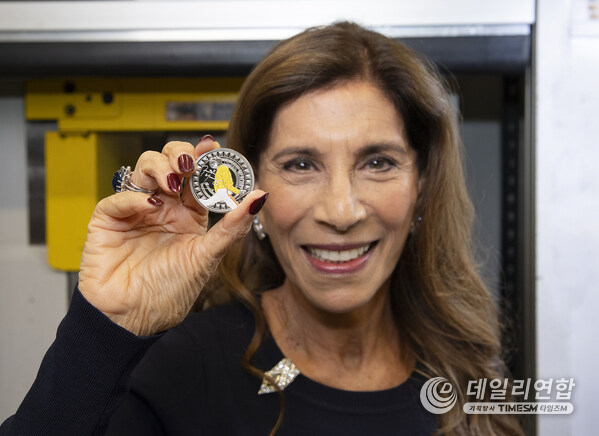 ROYAL MINT ROCKS THE NATION WITH FREDDIE MERCURY COLLECTIBLE COIN ROYAL MINT ROCKS THE NATION WITH FREDDIE MERCURY COLLECTIBLE COIN