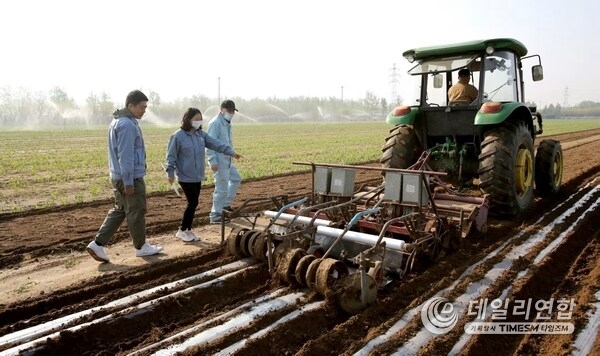 Sinopec’s Fully Biodegradable PBST Material Tackles Residual Mulch Film Challenge in Xinjiang’s Cotton Fields. Sinopec’s Fully Biodegradable PBST Material Tackles Residual Mulch Film Challenge in Xinjiang’s Cotton Fields.
