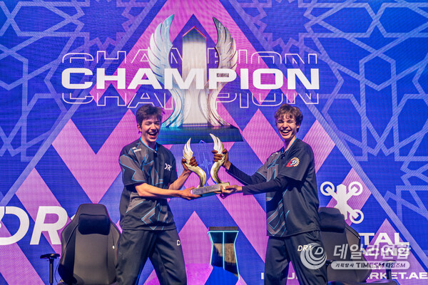 Athletes lift the Phygital Drone Racing presented by Insurancemarket.ae Athletes lift the Phygital Drone Racing presented by Insurancemarket.ae