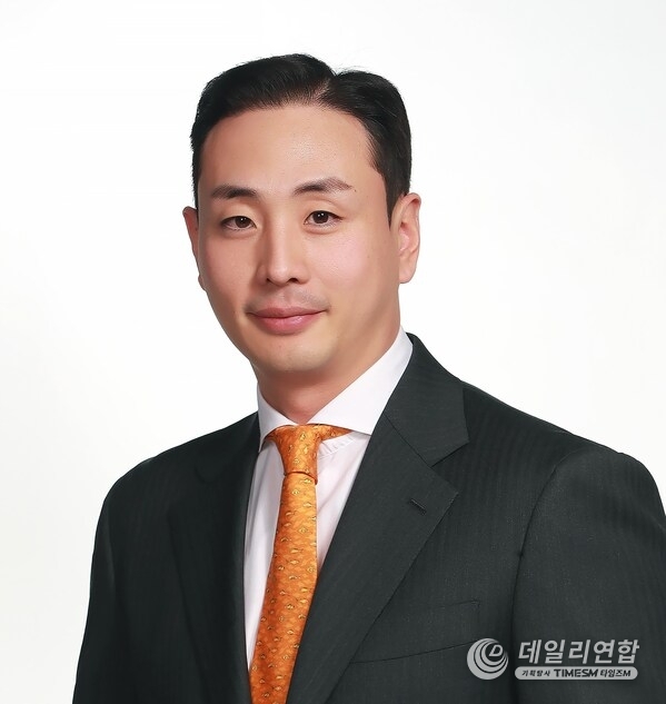 TK Gong, Vice President, Global Markets, Asia and the Pacific, Starlight Investments. TK Gong, Vice President, Global Markets, Asia and the Pacific, Starlight Investments.