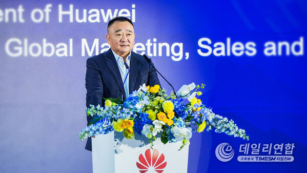 Zhou Jianjun, Vice President of Huawei and President of Global Marketing, Sales and Services, Huawei Digital Power Zhou Jianjun, Vice President of Huawei and President of Global Marketing, Sales and Services, Huawei Digital Power