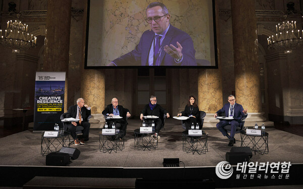 Huawei's Radoslaw Kedzia (right and also top screen) speaking at the Global Peter Drucker Forum