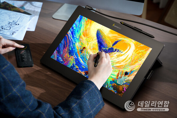 Create where, when, and how you want with the Xencelabs Pen Display 16. Inspiration is everywhere!