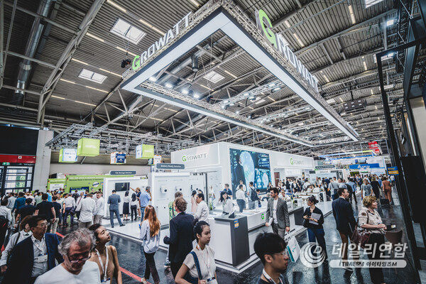 Growatt, a global leader in distributed energy solutions, showcased its latest extensive offerings at Intersolar Europe 2024, held from June 19th to 21st in Munich. The company’s exhibit prominently featured innovative products designed to meet the growing global demand for energy storage, alongside cutting-edge solutions for solar PV systems, EV charging, portable power stations, and smart energy management.