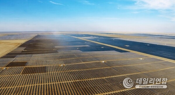 A photo capture the 165.6MW Benban solar plant in Egypt, which uses Astronergy solar module products. [Photo/Astronergy]
