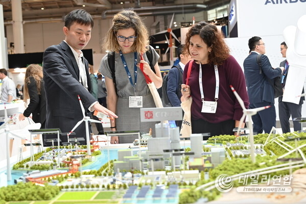 CRRC's Wind-Solar-Hydrogen-Storage Integration Solutions Empower the Global Green Energy Ecosystem.