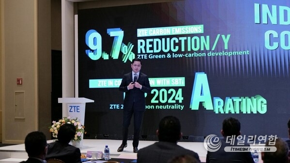 Xiao Ming, President of Overseas, ZTE, gives keynote speech on the Broadband User Congress