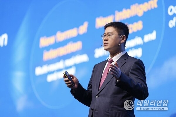 Li Peng, Huawei’s Corporate Senior Vice President and President of ICT Sales & Service delivered a Day 1 keynote speech at the Global MBB Forum 2024