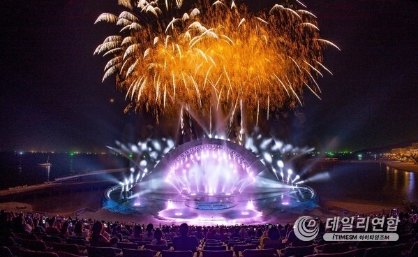 Kiss of the Sea Firework show