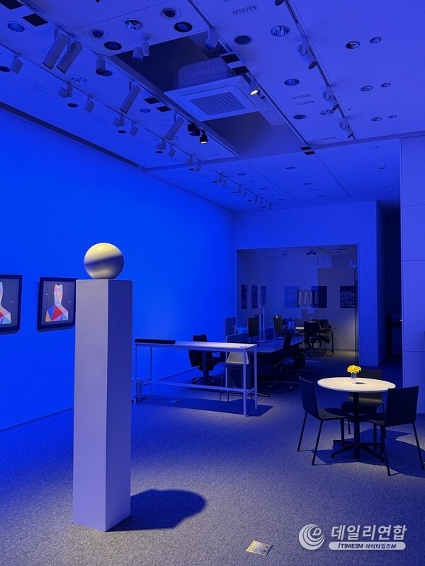 Immerse yourself in the world of light at the ERCO Seoul Experience Centre and discover how lighting can elevate your surroundings.