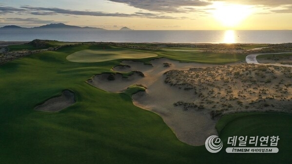 Hoiana Shores Golf Club, recognized as Vietnam's Leading Golf Course 2024, ranked 18th in Asia and among the Top 100 worldwide Golf Courses