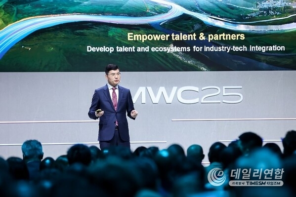 Leo Chen, Corporate Senior Vice President, President of Enterprise Sales, Huawei