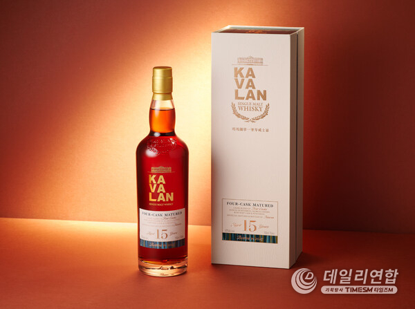 카발란이 최초로 연도 표기 위스키를 출시하며, 시간과 숙성 기술에서의 새로운 도약을 상징합니다.