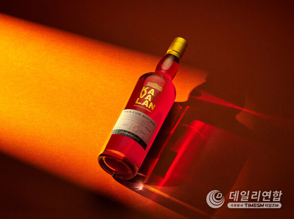 2006년 3월 11일, 카발란 증류소에서 대만 최초의 뉴 메이크 스피릿(new make spirit)이 탄생했습니다. 이 15년산 싱글 몰트 위스키는 근 20년에 걸친 정교한 장인 정신을 그대로 담아냈습니다.