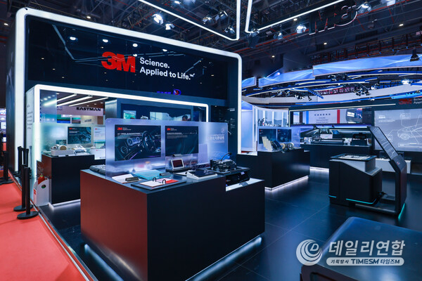 Auto Shanghai 2025의 3M 부스 내부 모습
