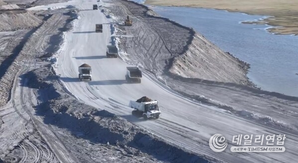 World’s First! 100 Autonomous, All-Electric Mining Trucks, Delivered by XCMG, Officially Begin Operations at Huaneng Yimin Mine.