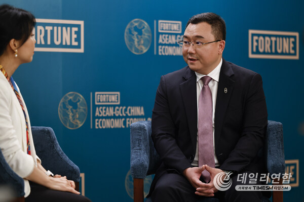 John Zhang interviewed by Fortune during the forum