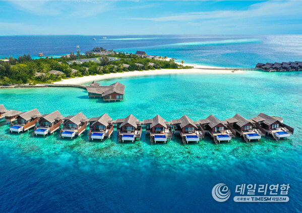 Reef Pool Water Villas
