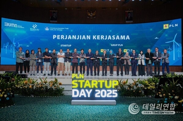 PLN Startup Day 2025 – PLN, government representatives, and greentech startups unite in Jakarta to sign strategic collaborations supporting Indonesia’s energy transition.