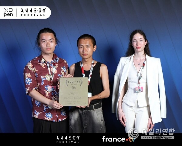 Haoyuan ZHU, Jiali TAN and XPPen representative at the Annecy International Animation Film Festival in France ©ANNECY FESTIVAL / S. Clement