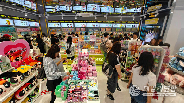 Popular IP collaborations and blind boxes attract consumers at MINISO