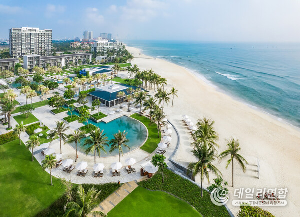 Experience Vietnam's premier multi-generational destination where 49 acres of tropical gardens meet over 700 meters of pristine beachfront at award-winning Hyatt Regency Danang.