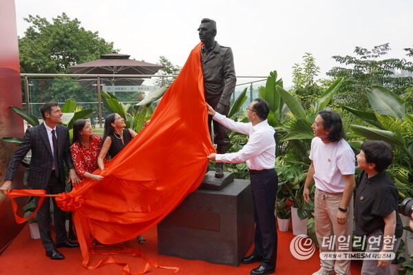Honoring China-U.S. Cooperation and Friendship