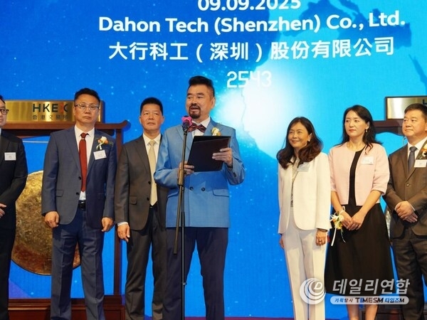 Dr. Hon announced a new chapter defined by innovation in his speech.