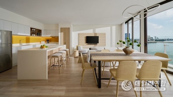 PARKROYAL Serviced Suites Hanoi - Three-bedroom serviced suite overlooking the West Lake