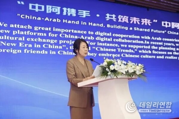 Liu Hongyan, Secretary-General of the China Internet Development Foundation, delivers a speech. [Photo by Zhao Bo]