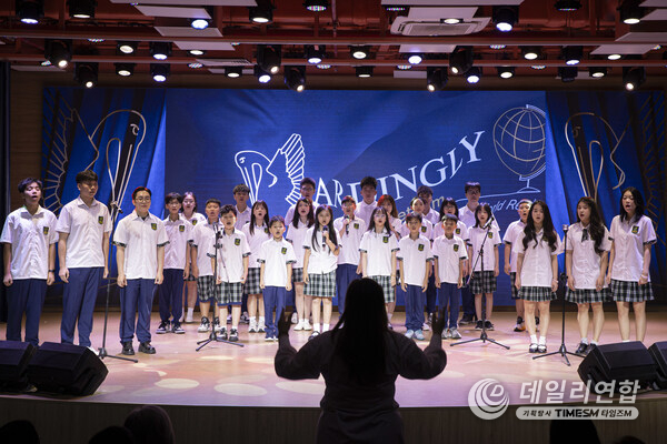 "World Ready"철학은 모든 학습 경험과 기억에 남는 순간에 깊이 스며들어 있습니다. 각 학생은 자신의 역량, 인성, 그리고 개별적인 목표를 바탕으로 설계된 맞춤형 학습과 성장의 여정을 따라 체계적인 지도를 받습니다.