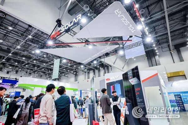 The TCL Solar booth was bustling with visitors throughout the event.