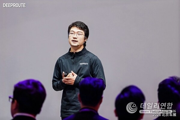 DeepRoute.ai Chief Scientist Chong Ruan delivering his keynote