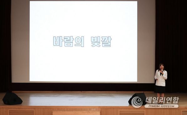 사람과사람 이미지
