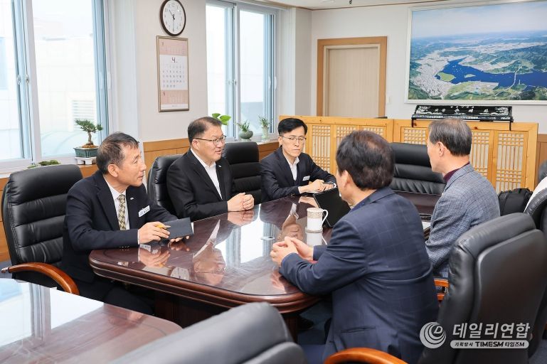 장금용 창원특례시장 권한대행, 시의회 의장과 간담회 개최