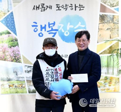 2024년 권호석씨 기탁사진