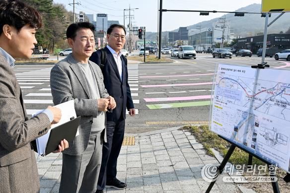 김동근 시장이 4월 16일 신평화로 중앙버스전용차로 일시해제 현장을 점검하고 있다.