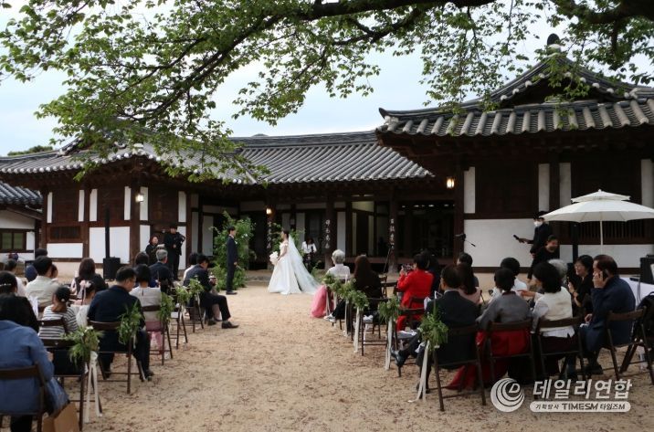 난 21일 나주 목사내아에서 ‘공공 작은 결혼식’이 처음으로 열렸다.