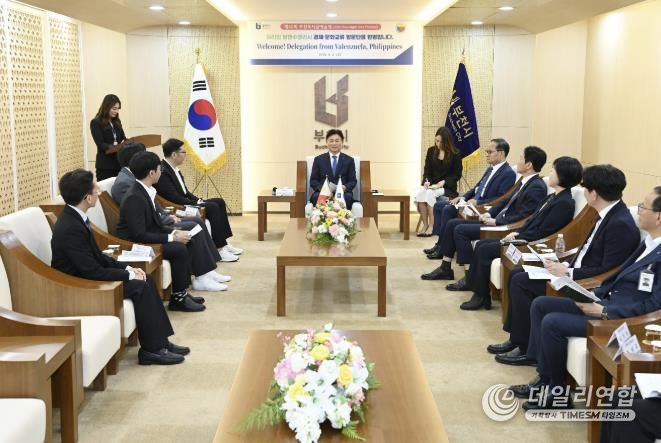 조용익 부천시장과 발렌수엘라시 방문단 면담