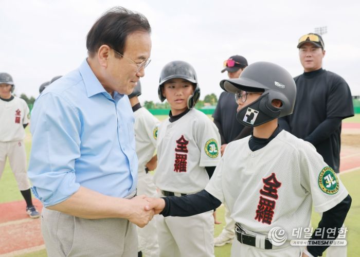 서거석 교육감, 전국소년체전 야구팀 격려