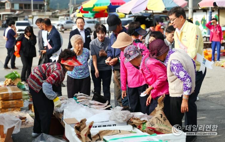 진병영 함양군수 추석 앞두고 안의전통시장서 소통의 시간 가져