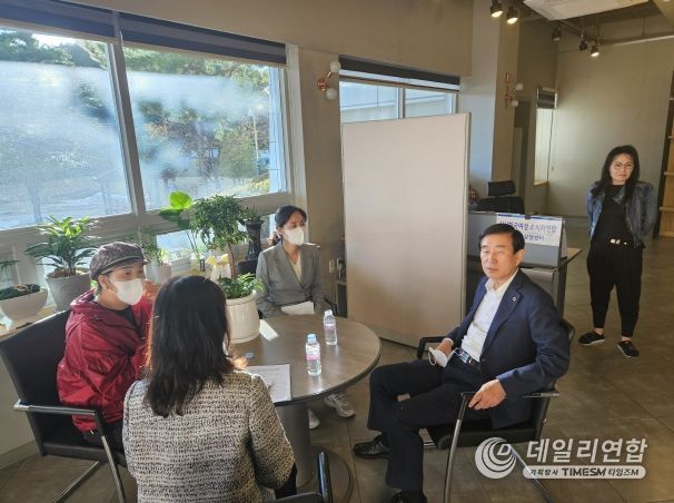 조길형 시장, 현안사업 현장 점검(여성회관 리모델링)