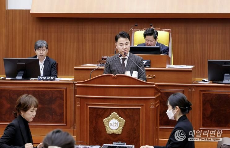 11월 17일 제348회 도봉구의회 정례회에서 시정연설 하는 오언석 도봉구청장