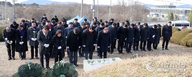 서산시의회, 충령각 참배로 새해 일정 시작