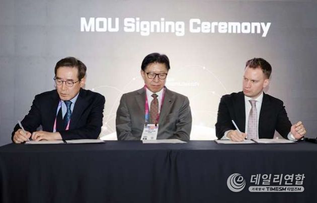 좌측부터 부산경제진흥원장 송복철 부산시장 박형준 헝가리 수출진흥청 , , (HEPA) 부대표 Dr. Gábor Peter Artner