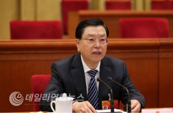 회의를 주재하고 있는 전국인민대표회의 상무위원회 위원장 장더장 (張德江)