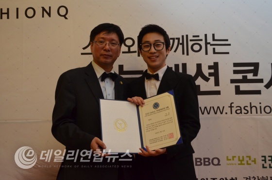 기부문화 공헌대상을 받은 트로트 가수 안성
