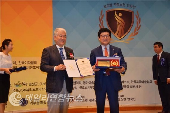 (Global자랑스런한국인 대상을 수상한 이용호 (주)씨엠바이오랜드 회장)
