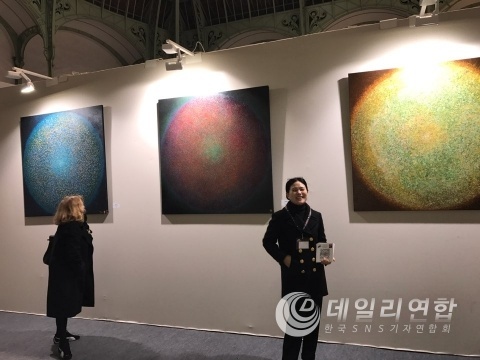 사진 손외경작가 파리출품전